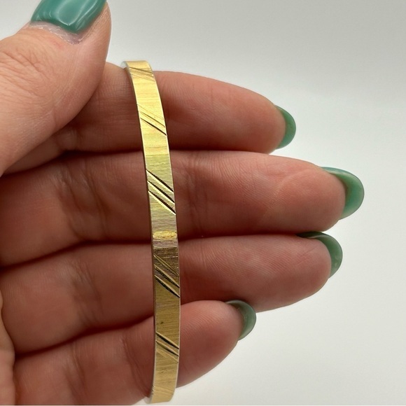 Vintage Monet Gold Tone Textured Etched Engraved Slim Bangle Size Large 8.25" - Picture 8 of 11